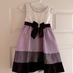 End of year Clearance Sale!  
Toddler size 3 party dress